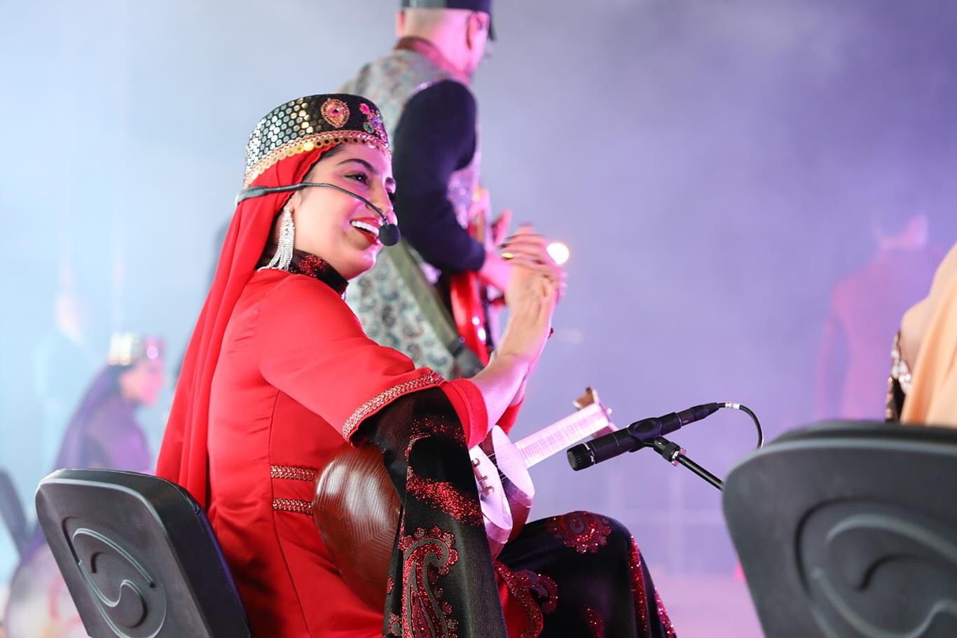 A female singer is pictured singing at Ranya's Cultural Exchange festival, Oct. 13, 2023. (Photo: Kurdistan 24)